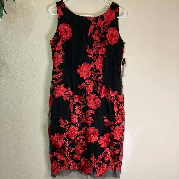 Floral Sleeveless Embroidered Mesh Sheath Black & Red - Picture 2 of 12
